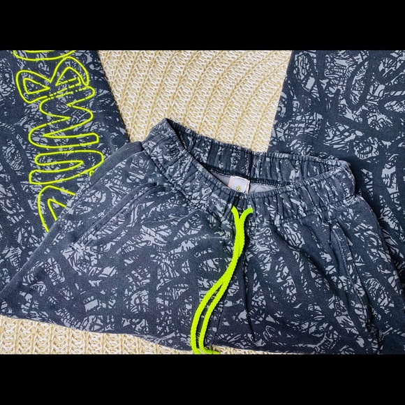 Zumba Fitness Pants - Zumba Street Graffiti Sweat Pants (XS in MENS)